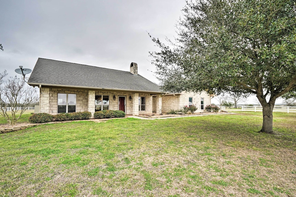 Pet-friendly Flatonia House w/ Patio & Gazebo! in Flatonia, US