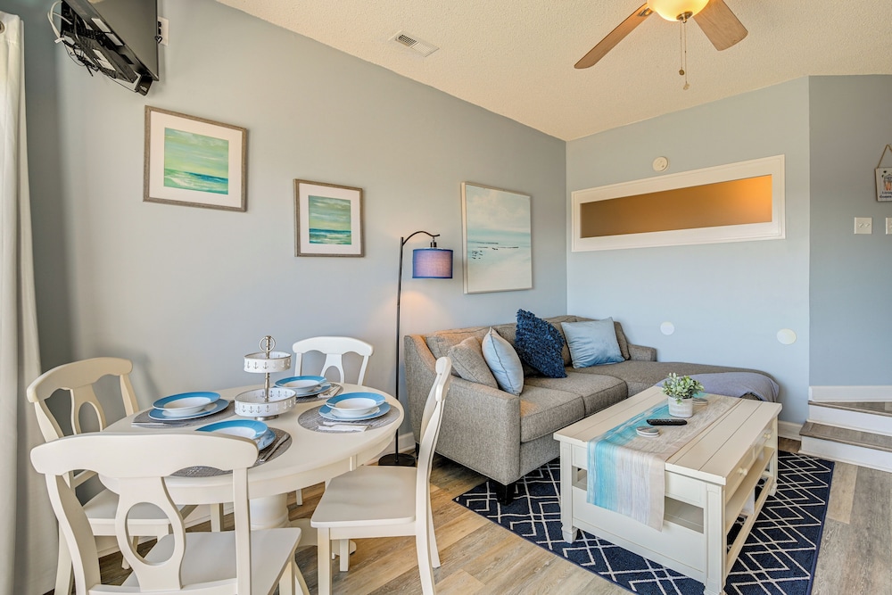 Walk to Beach: Top-floor Condo in Murrells Inlet