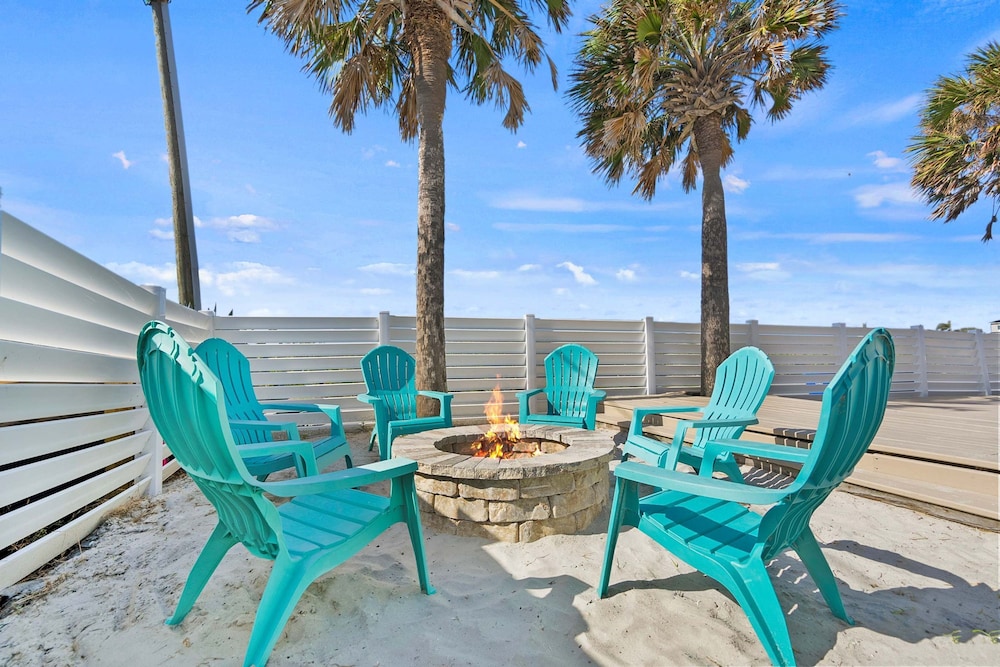 Oceanfront Serenity Under the Sea Tiki Bar BBQ