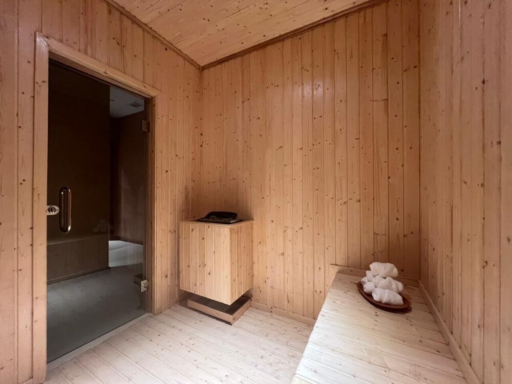 Mumba Lodge by Flow