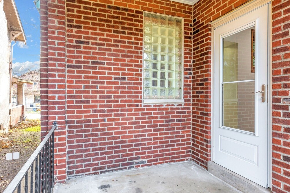 Spacious 3BR Home near Downtown, Oakland & East Liberty! Max 15 nights by RedAwning view 5