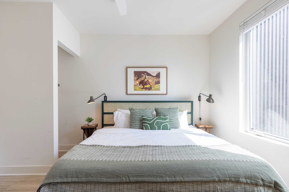 Sleeps 24 Rooftop, Game Room & Outdoor Spaces Just 10 Min to Broadway Outrider by Avantstay