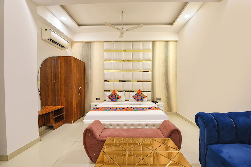 Fabhotel The Grand Paradise