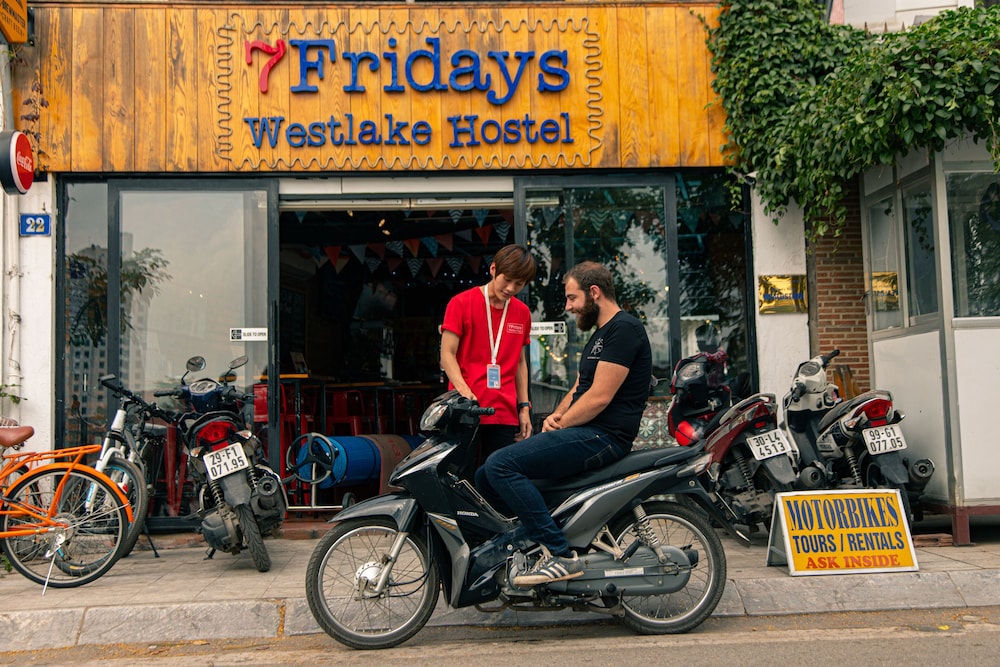 7Fridays Westlake Hostel