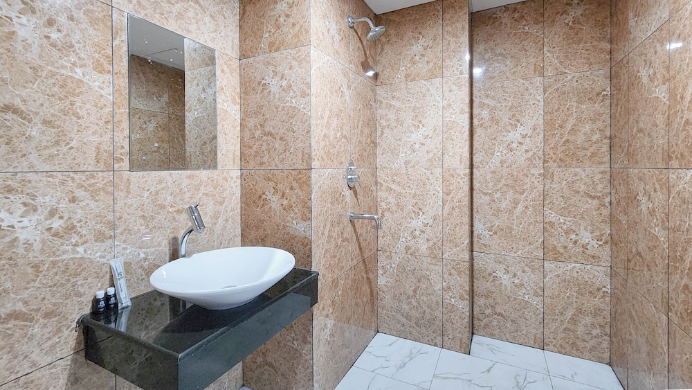 Best Deal 1Br And Modern Look At Grand Sungkono Lagoon Apartment
