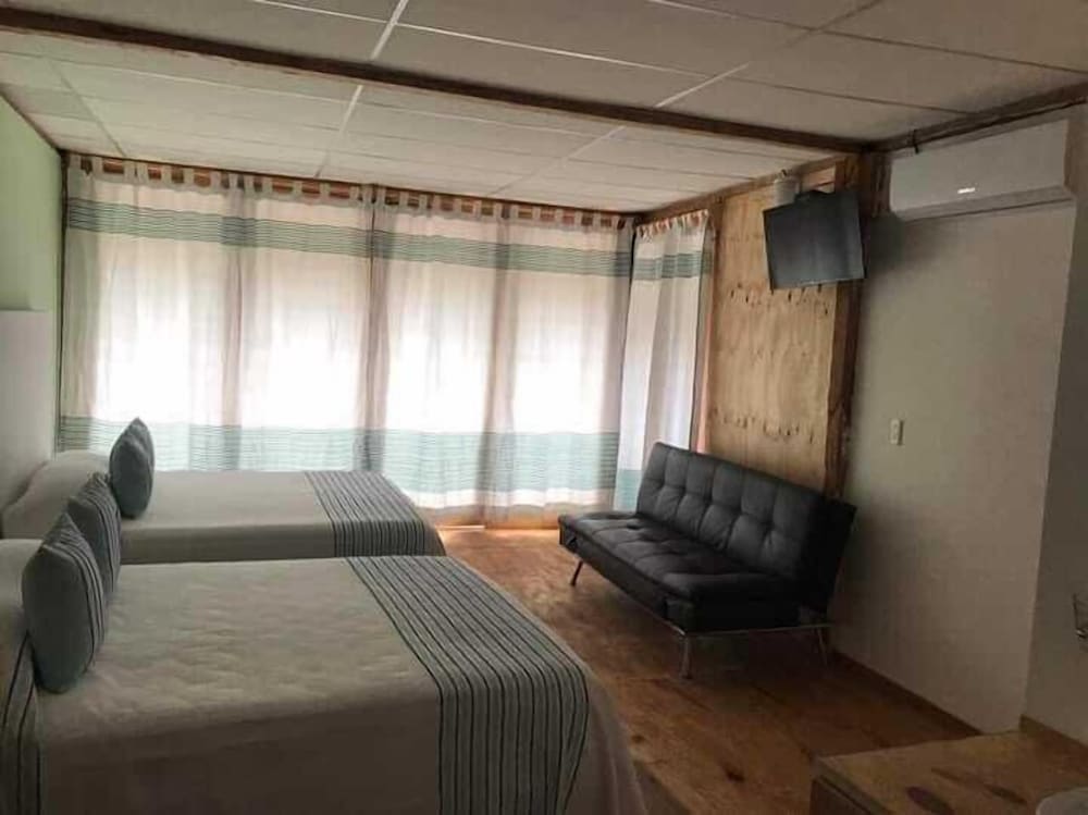 Hotel Casa Amelia Huatulco - Property Image 2