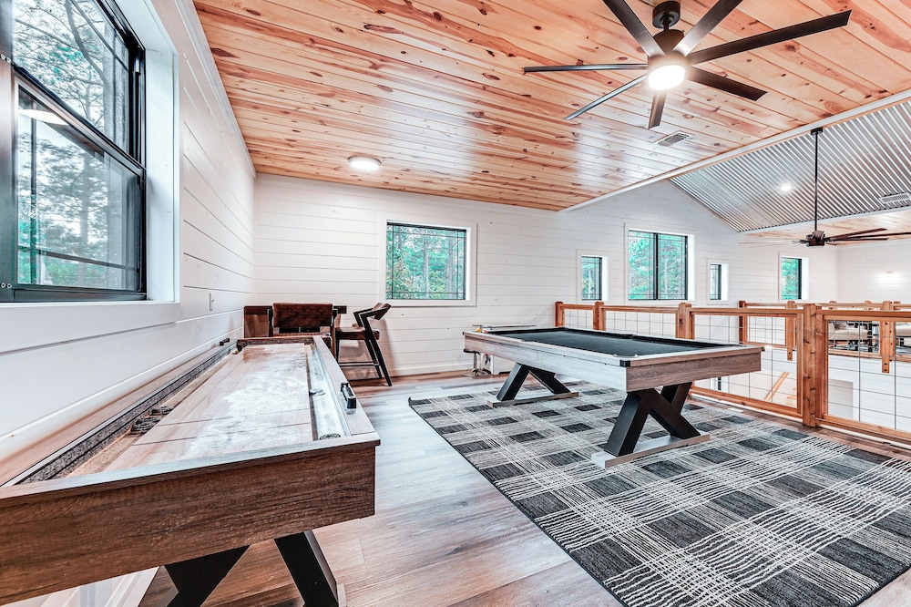 6 Mi to Broken Bow Lake: Home w/ Game Room!