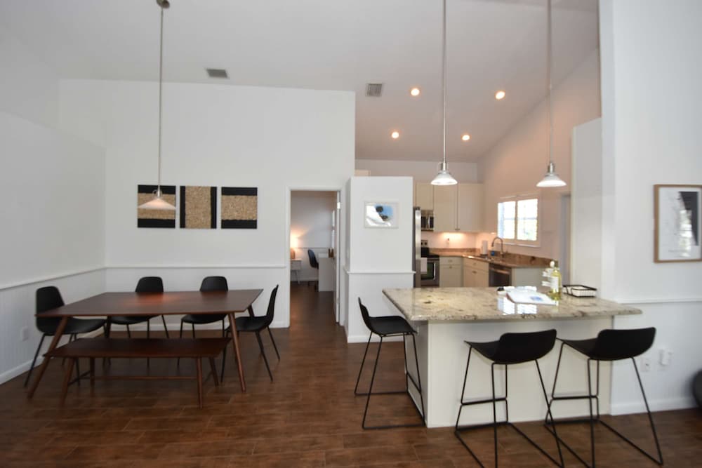Sea Colony Cottage - Beachside Cottage in Beachfront Community w Pool