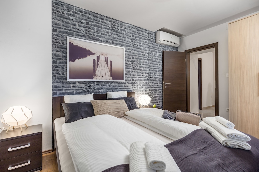 Aquila view 2