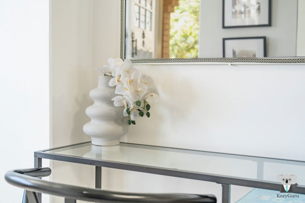 Kozyguru | Kirribilli | Opera House View 2 Bed Apt