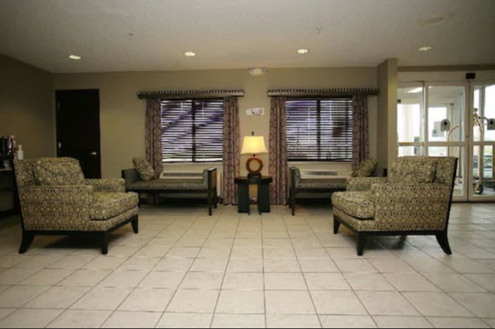 Baymont by Wyndham Dale view 4