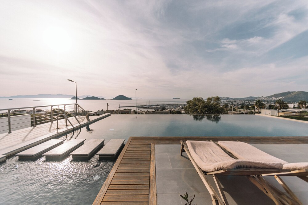 Marinhill High Luxury Property