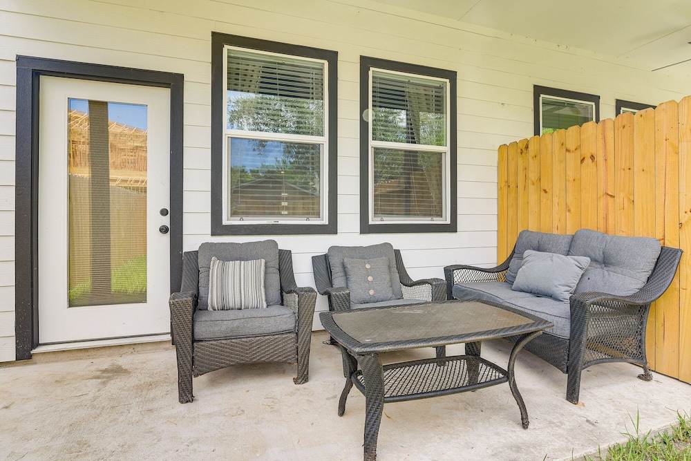 Private Patio & Yard: Houston Retreat Near Golf!