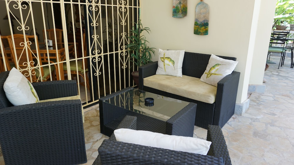 2 Bedroom 'Bird Watching Vacation' Villa