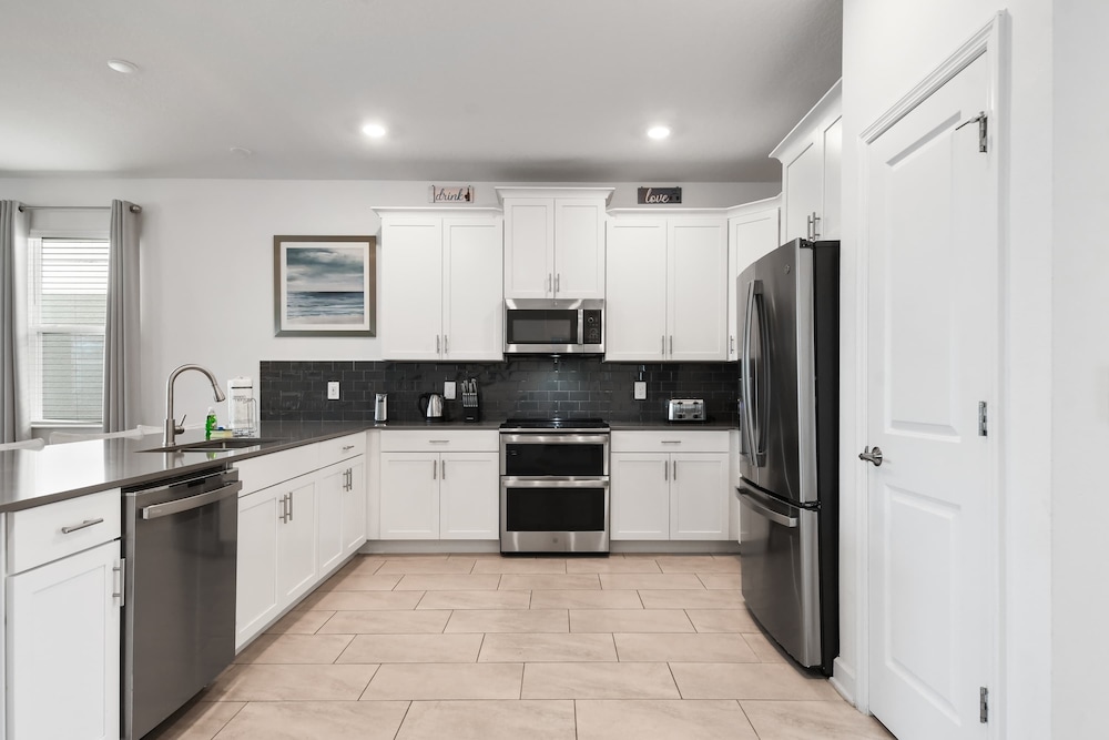 Luxury 10-bedroom Villa in Champions Gate Resort