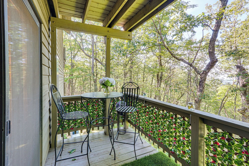 Hike, Fish & Golf: Condo 5 Mi to Ozone Falls!