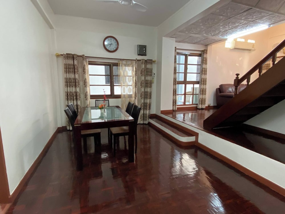 Beautiful 2 Story Newly Renovated Bungalow House