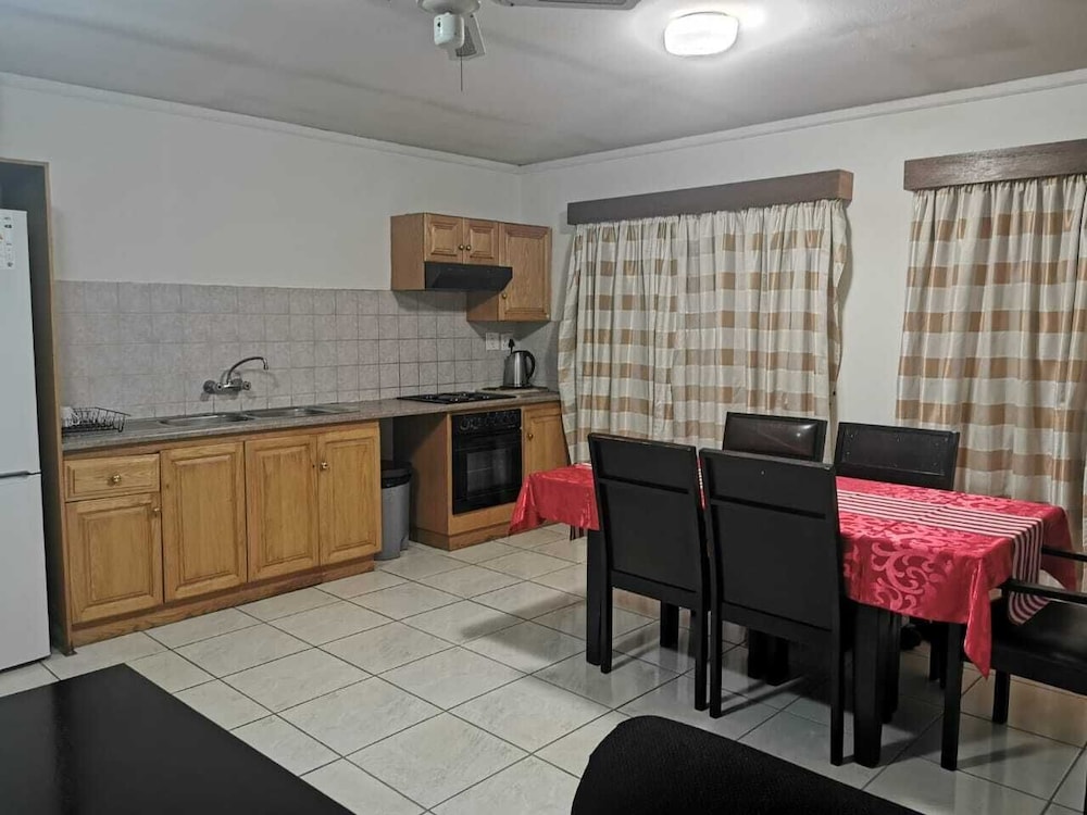 Room-charming Tshwane B&B With Secure En