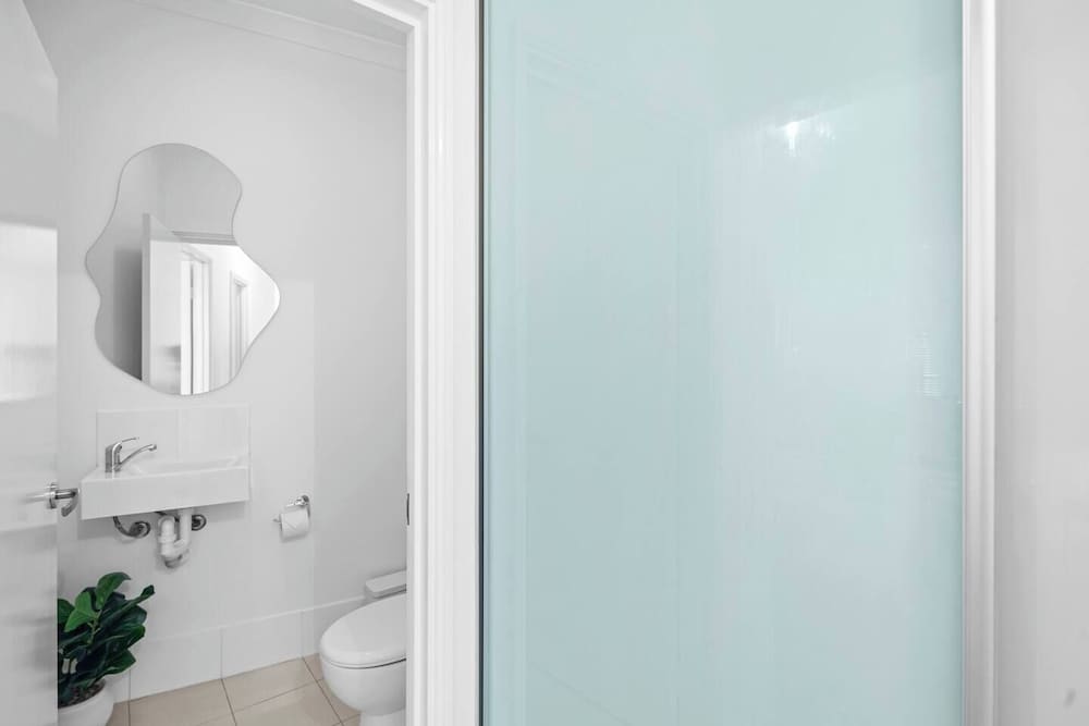 Best Location Armadale Sleeps 6