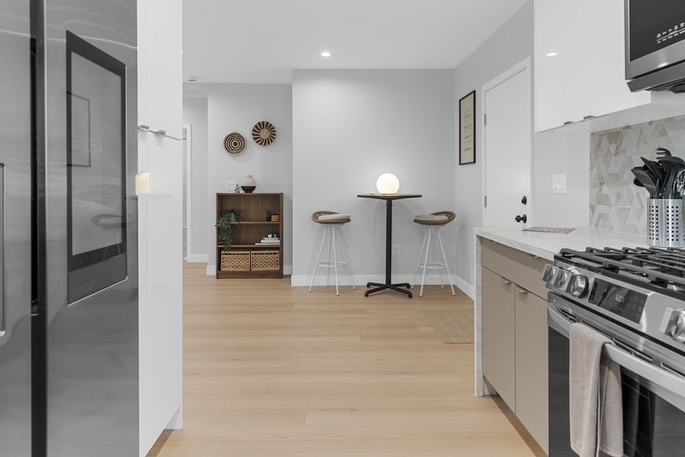 3BR House Fully Renovated 2025 Fenced Yard Patio Carport in Noho Arts District p85