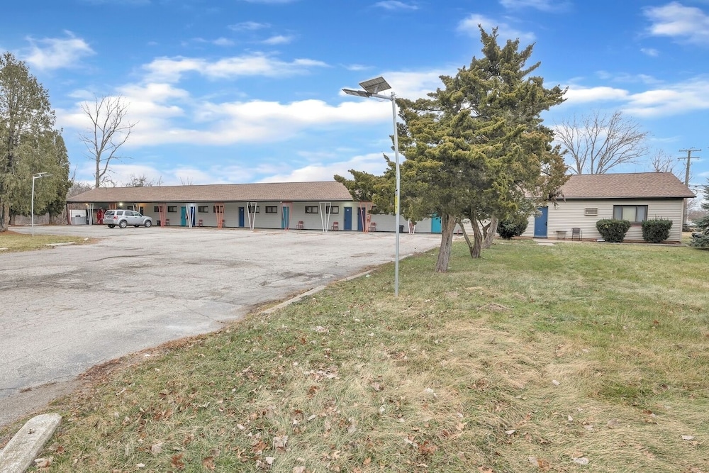 Comfortable Room With Bath in Brownstown