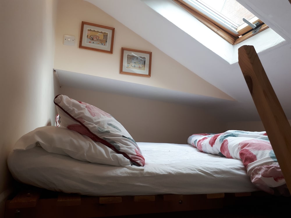 1 Bed Flat - Sleeps 2 - Pets - Garden - Parking view 4