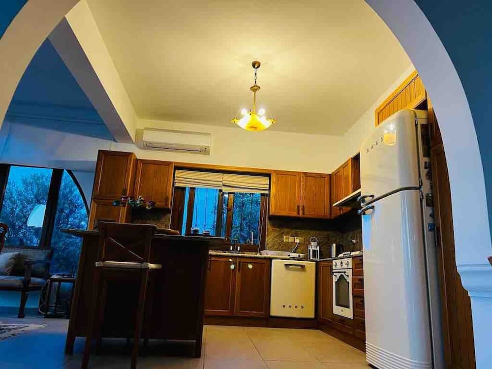 Photo 33