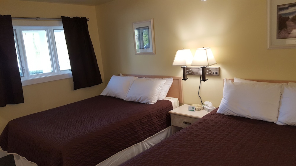 Captain's Quarters Motel - Property Image 34