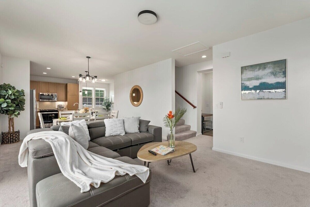 @ Marbella Lane - Stunning Gem w/ MT & Ocean Views