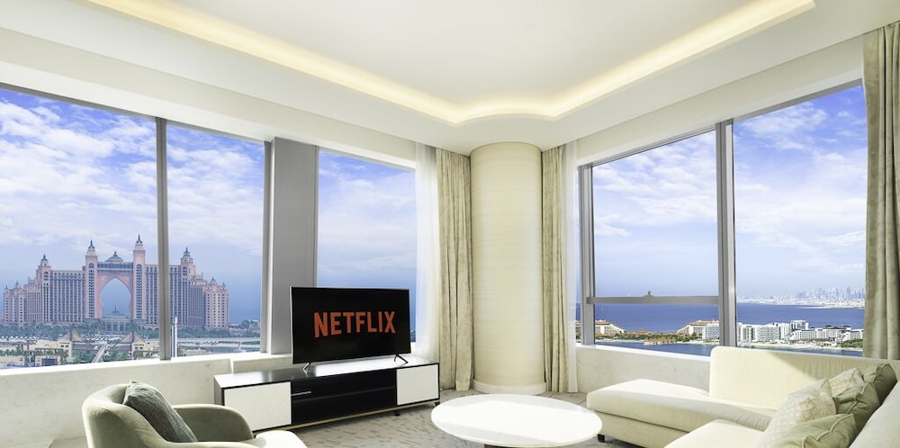 LUX Iconic Views at Palm Tower Suite 4