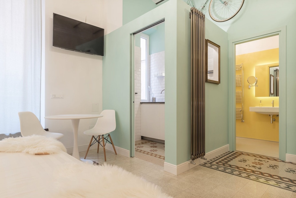 Romantic Vintage Colosseum Apartment