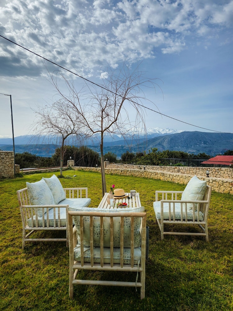 Villa Aitheras With sea Views and Garden