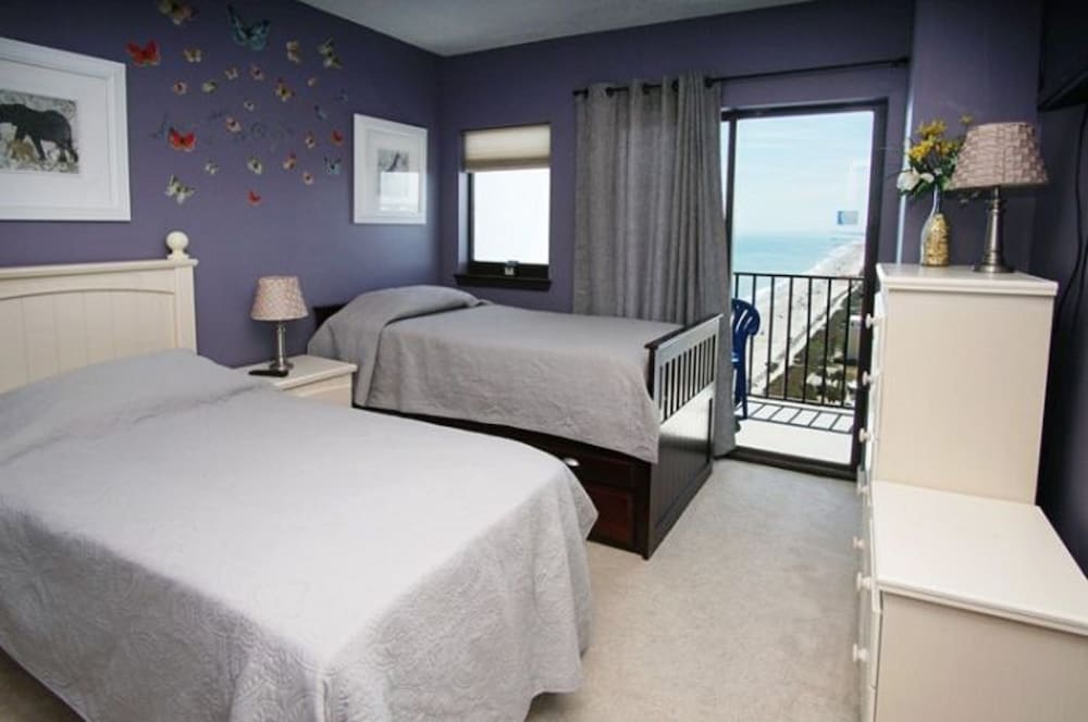 The Palace Resort by Elliott Beach Rentals