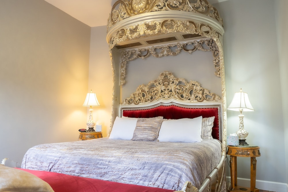 Oak Tree Hotel