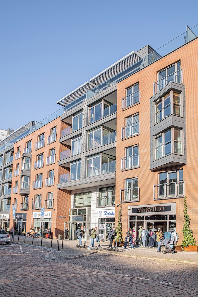 Lily Apart - Waterlane Pool & Gym