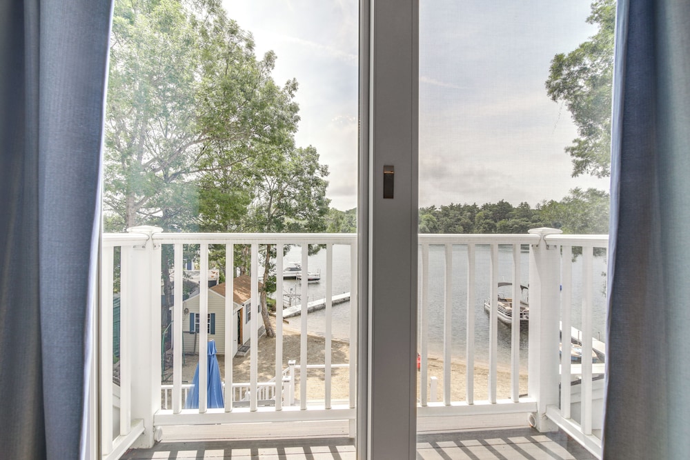 Plymouth Getaway w/ Private Lake Beach + Kayaks!