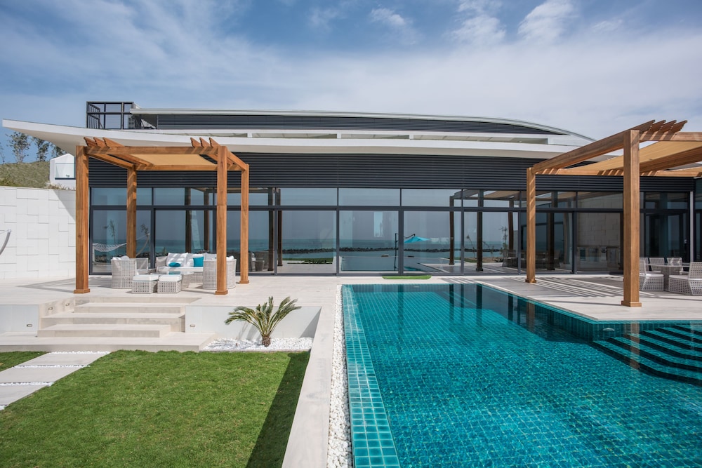 Nurai Island Resort
