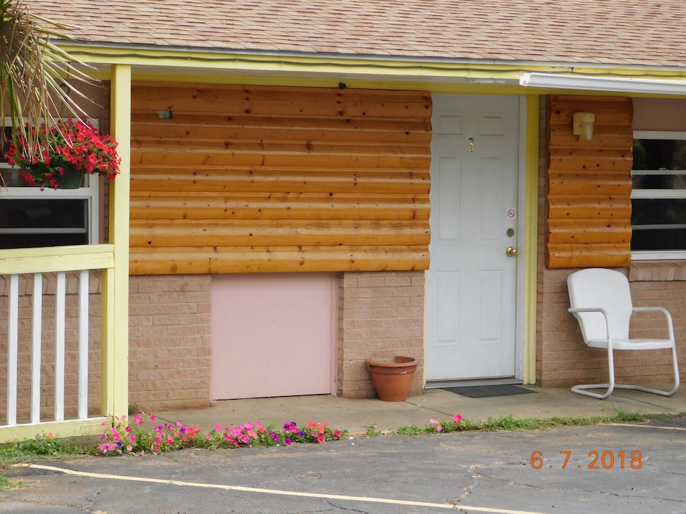 Little Shamrock Motel