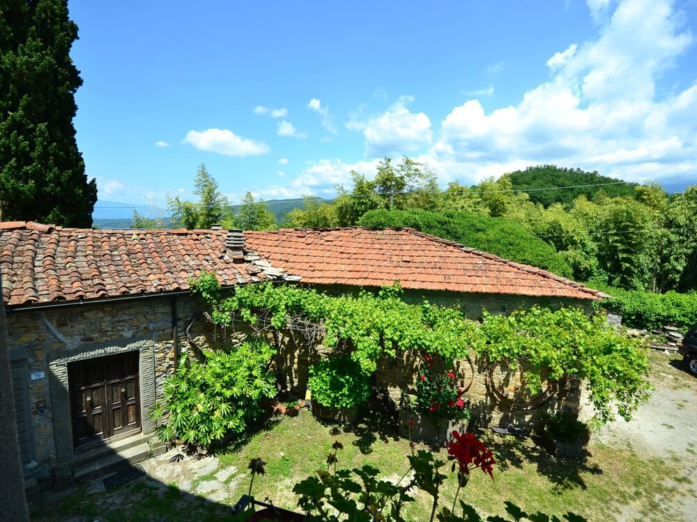 Rustic Tuscan Cottage view 3