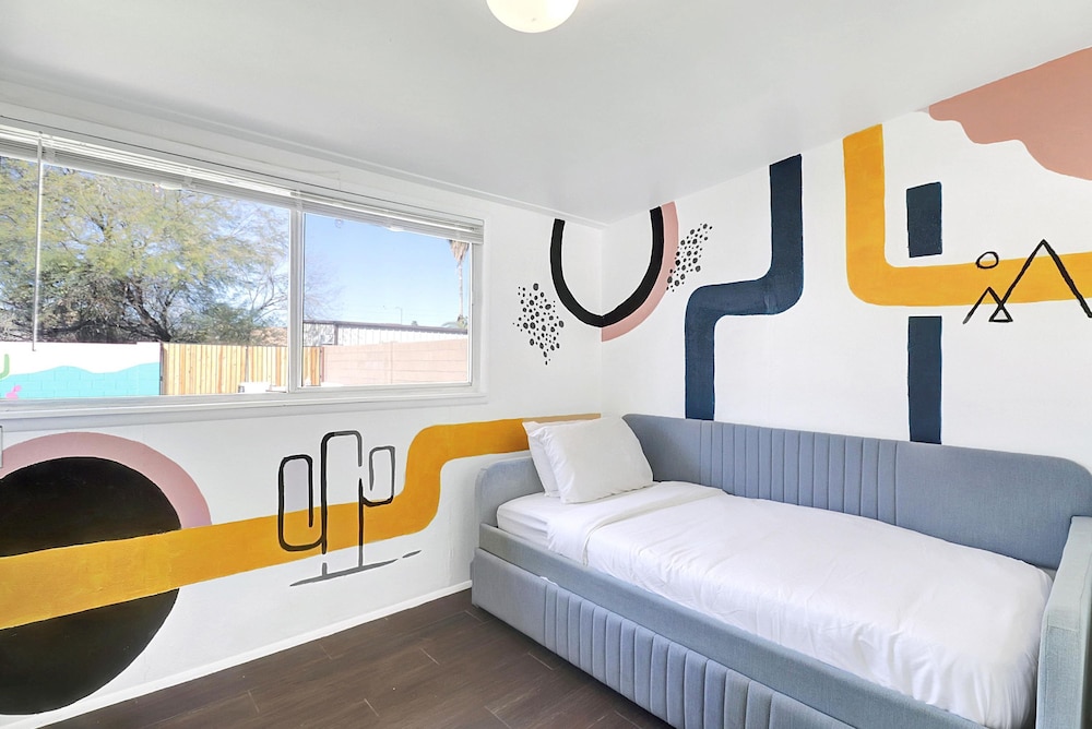 Karen in Phoenix With 4 Bedrooms and 2 Bathrooms