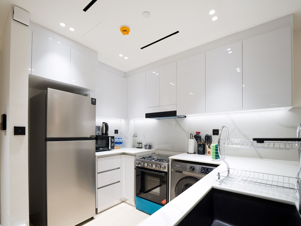 Easygo- Stylish 1bdr Binghatti Corner