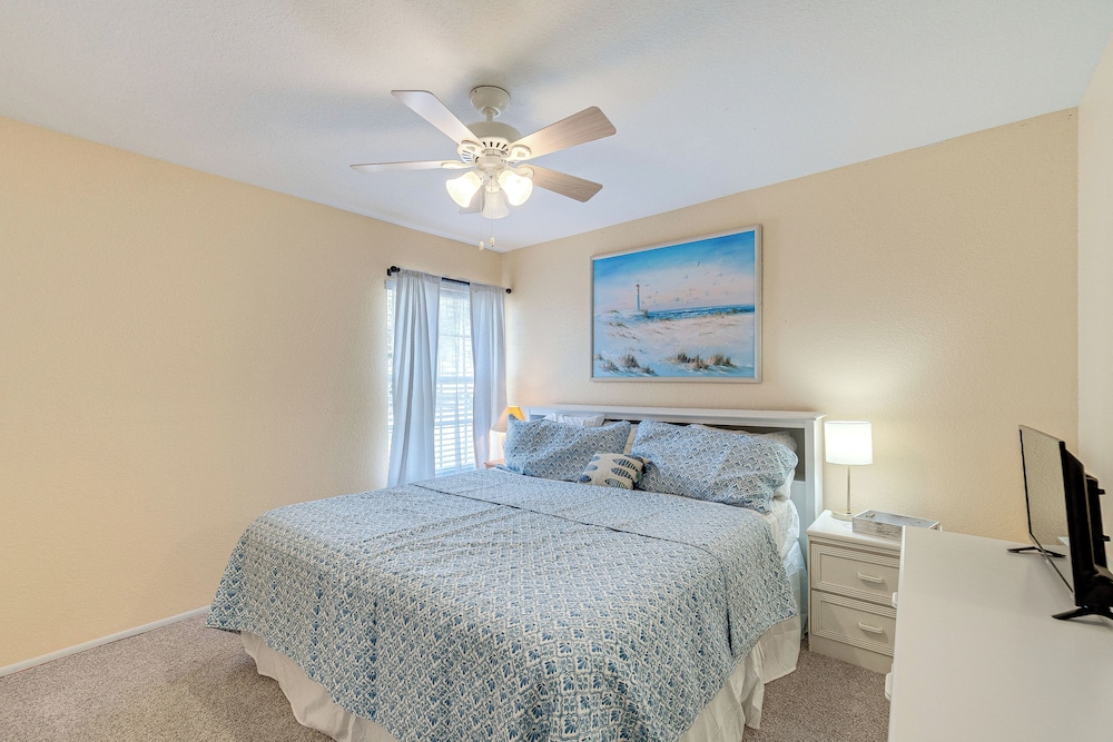 4 Mi to Warm Mineral Springs: Canal-front Getaway