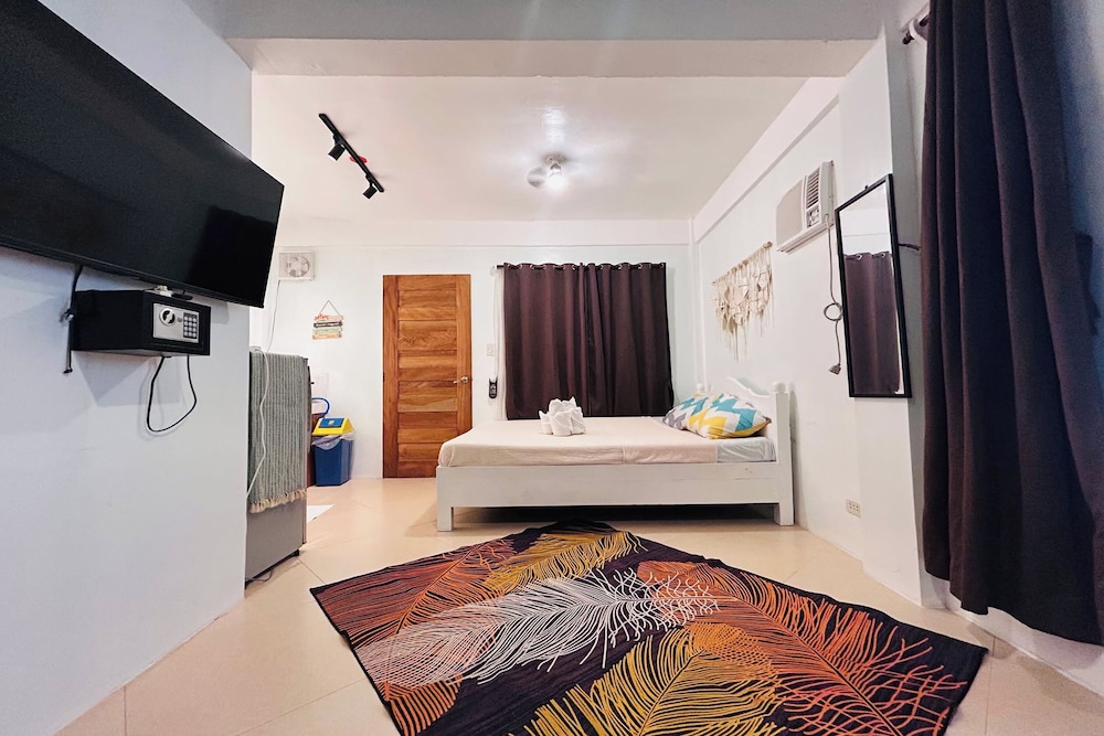 Lazy Daze Hometel Boracay
