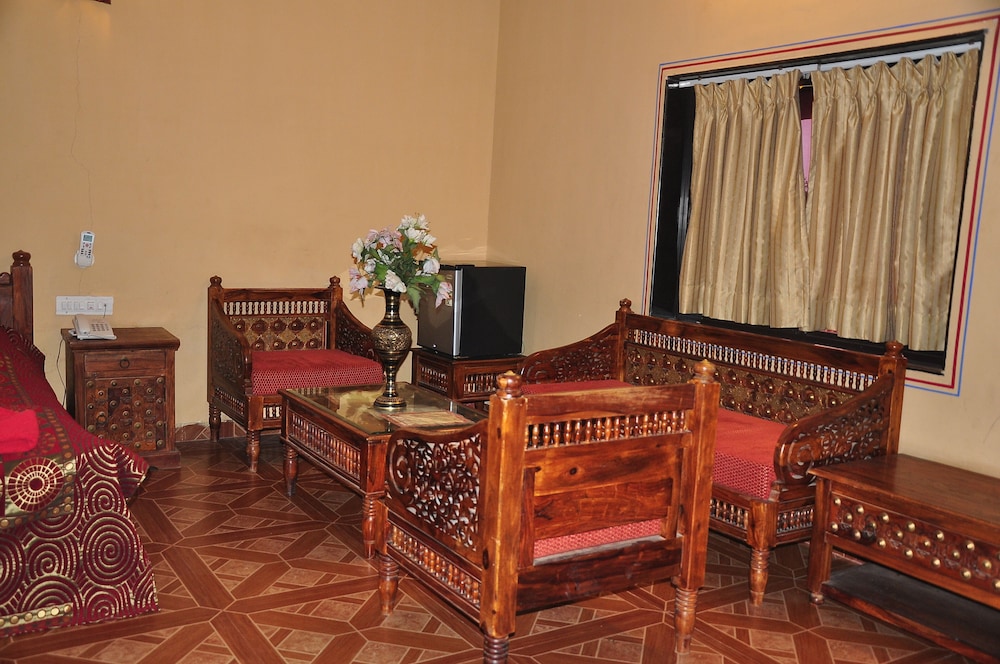 NAKHRALI DHANI VILLAGE RESOTR LLP