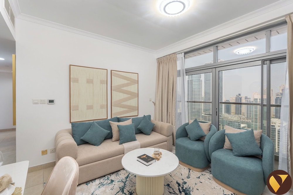 Luxury Stay in JLT Near Metro & JBR