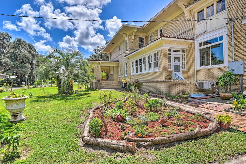 Historic Crescent City Studio - Lakefront w/ Dock! view 5
