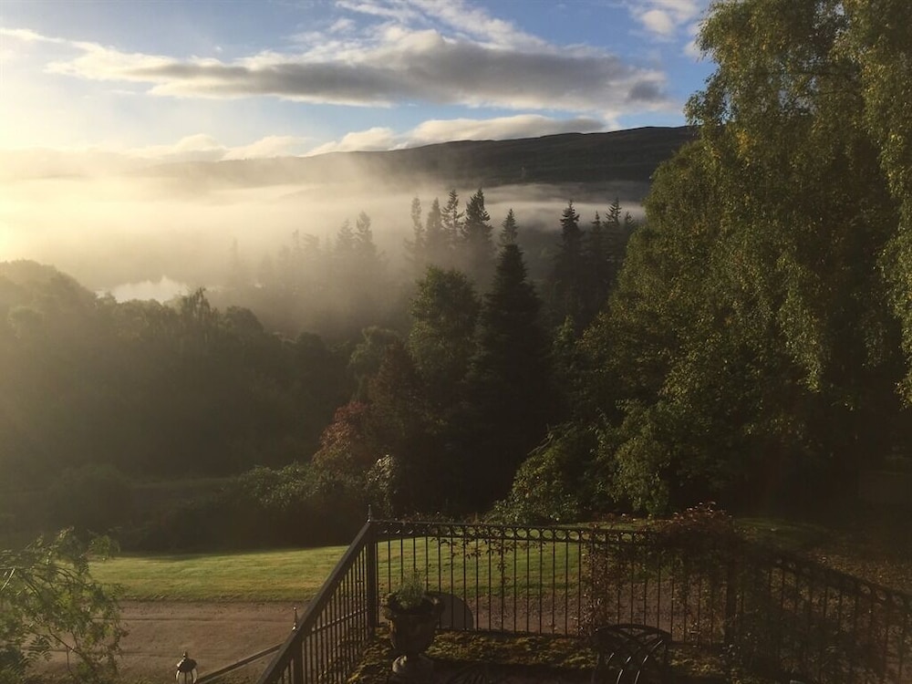 Highland Bear Lodge & Luxury Bear Huts
