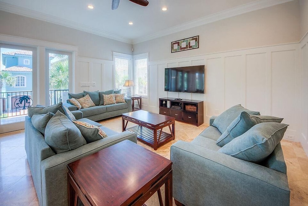 Costa Del Mar 5 Bedroom Holiday Home by Five Star Properties