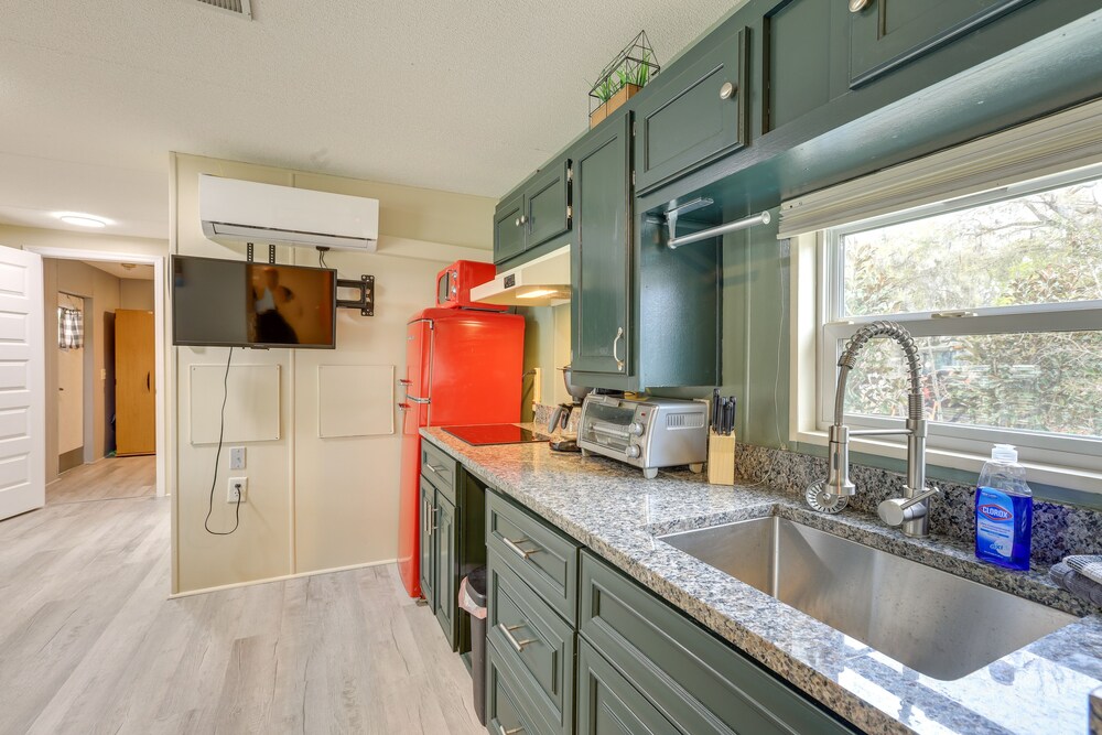 Morriston Getaway w/ Patio - Near Hits Farm! view 4