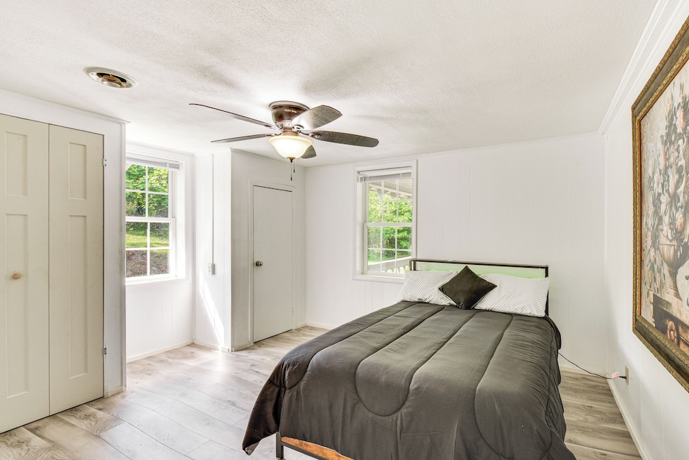 Seneca Vacation Rental w/ Grill Near Lake Hartwell view 5